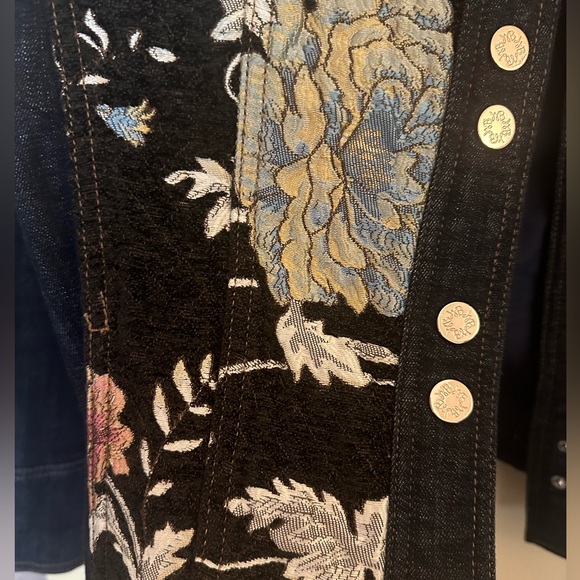 WHBM Gorgeous Brocade Denim Jacket -Size M - Picture 3 of 3